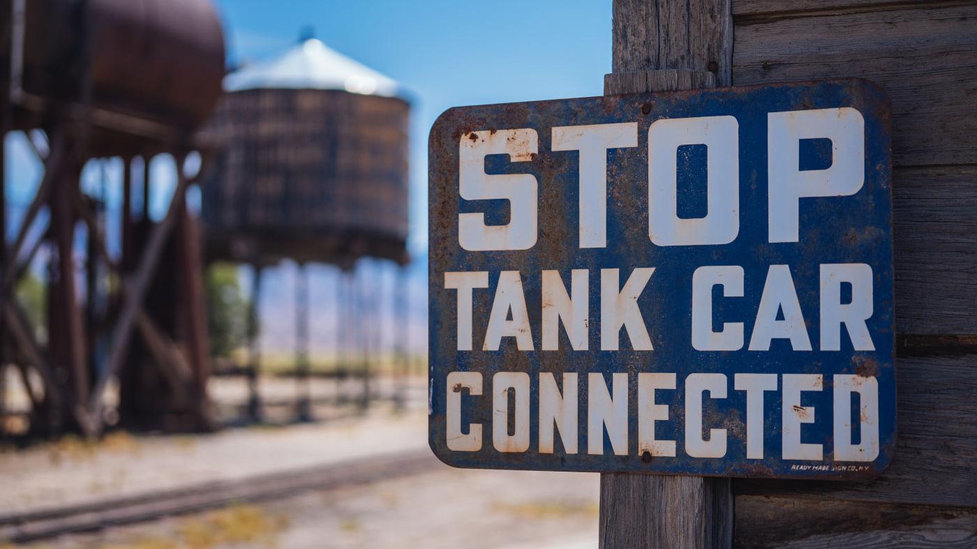 Stop -tank car connected.